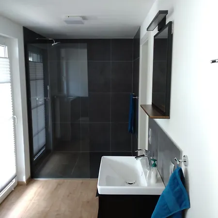 Privathaus - Zimmer & Bad - Naehe Montabaur