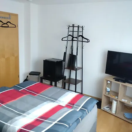 Privathaus - Zimmer & Bad - Naehe Montabaur *